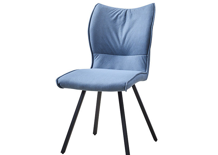 90cm Höhe, die Stühle mit aufgefüllten Sitzen speist